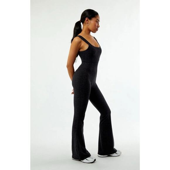 Fabletics Heatherflex Kick Flare Jumpsuit In Charcoal Sz M Square Neck Build In - Picture 3 of 15
